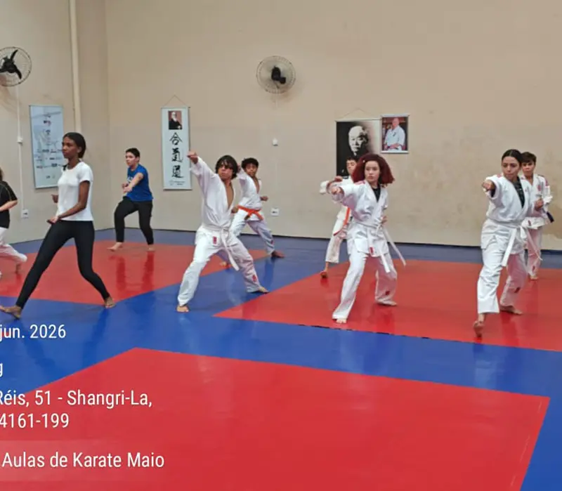 Grupo da AKKS ao final de uma aula